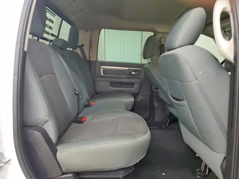 2016 RAM 1500 SLT  