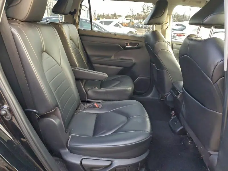 2023 TOYOTA HIGHLANDER HYBRID XLE  