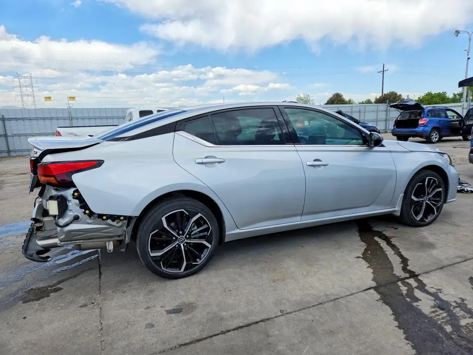2023 NISSAN ALTIMA SR  