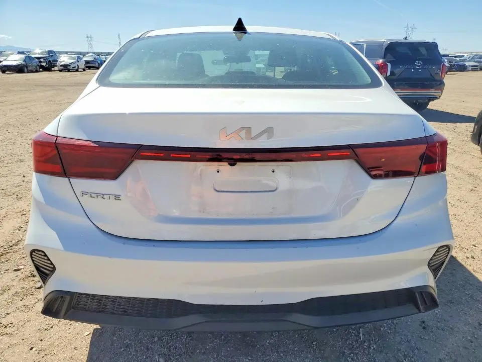 2023 KIA FORTE LXS  