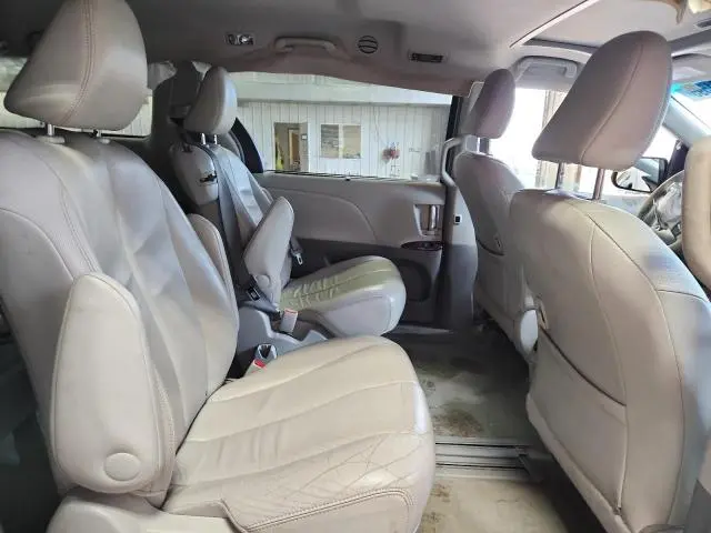 2013 TOYOTA SIENNA XLE  