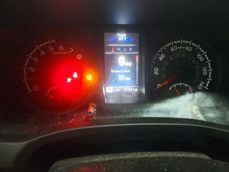 2018 TOYOTA TACOMA SR  