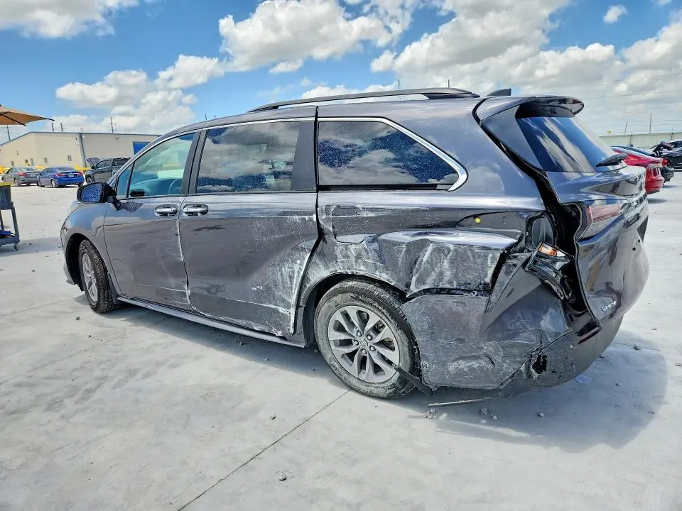 2025 TOYOTA SIENNA XLE 8-PASSENGER  
