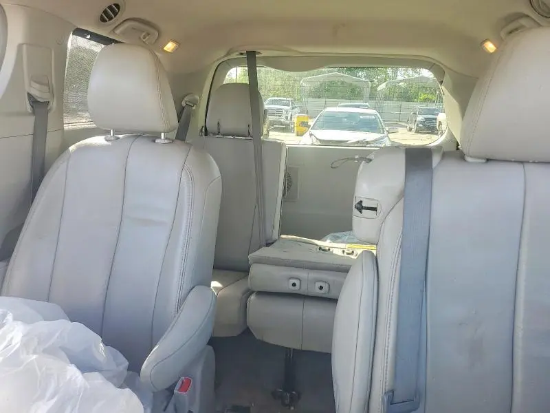 2013 TOYOTA SIENNA XLE 8-PASSENGER  