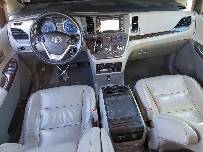 2019 TOYOTA SIENNA XLE  