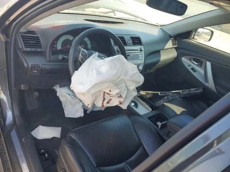 2011 TOYOTA CAMRY SE V6  