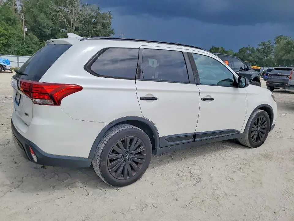 2020 MITSUBISHI OUTLANDER SE  