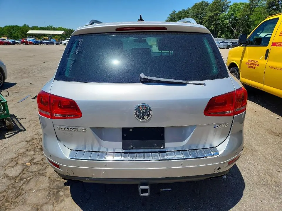 2012 VOLKSWAGEN TOUAREG V6  