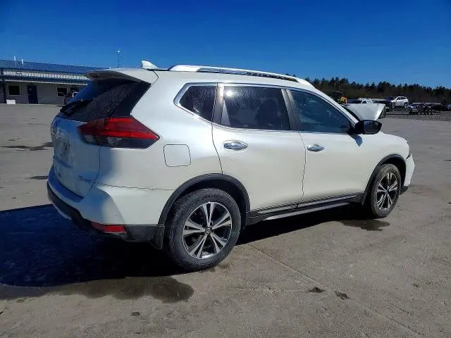 2017 NISSAN ROGUE SL  