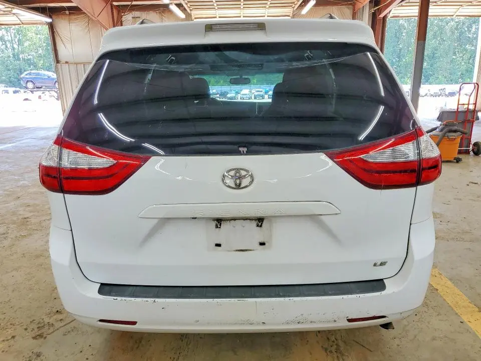 2015 TOYOTA SIENNA LE  