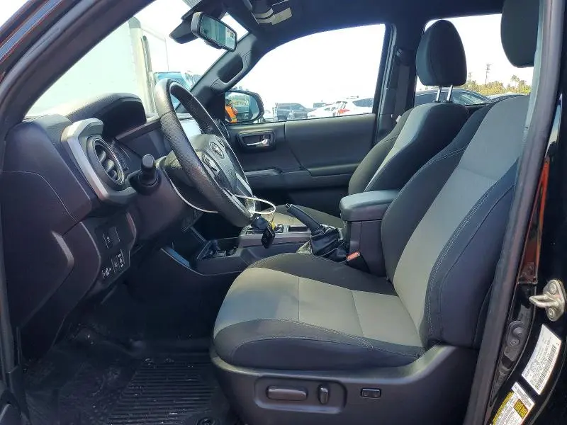 2020 TOYOTA TACOMA SR5 V6  