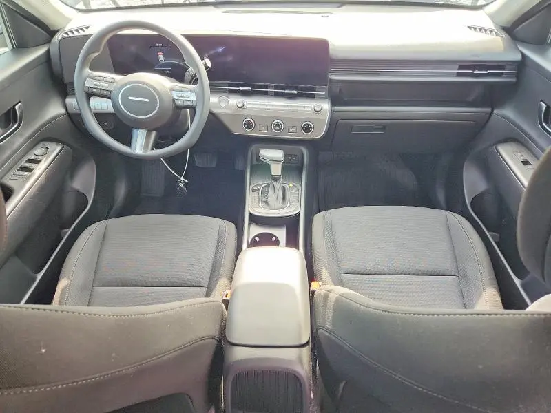 2025 HYUNDAI KONA SE  