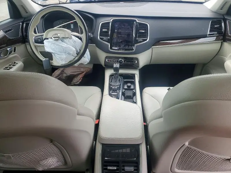 2017 VOLVO XC90 T6  