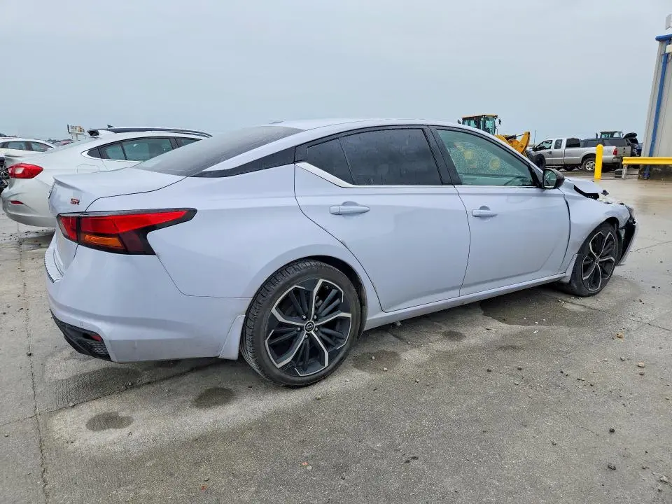 2023 NISSAN ALTIMA SR  