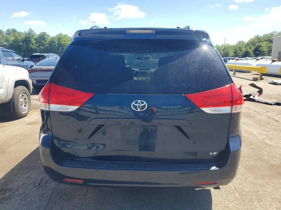 2011 TOYOTA SIENNA LE  
