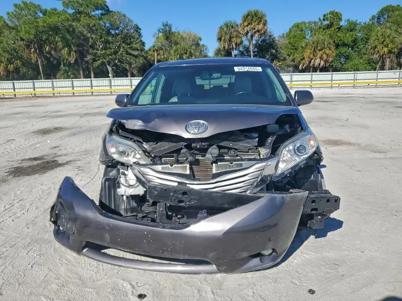 2015 TOYOTA SIENNA XLE  