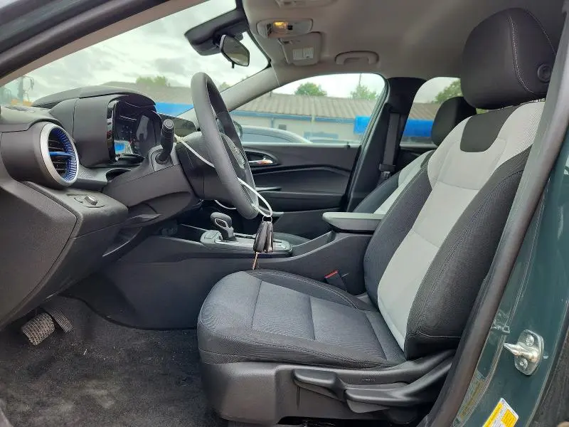 2025 CHEVROLET TRAX LS  