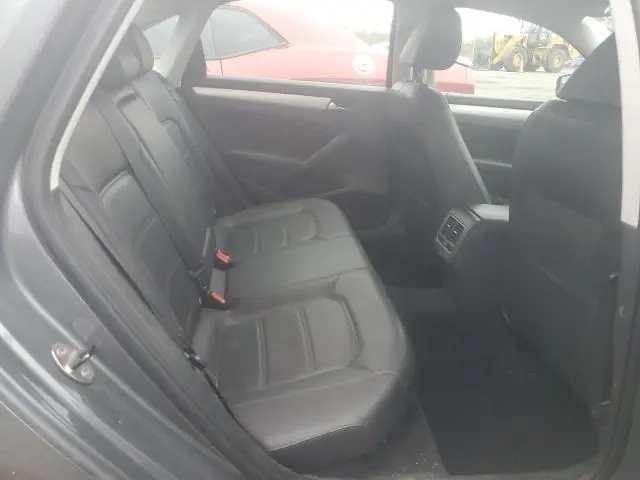 2013 VOLKSWAGEN PASSAT SE  