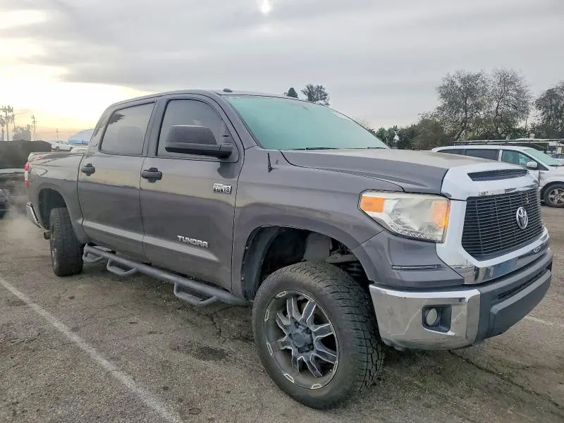 2016 TOYOTA TUNDRA CREWMAX SR5  