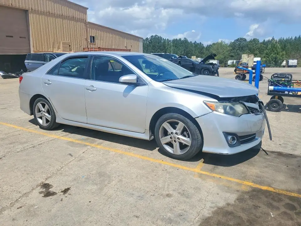 2014 TOYOTA CAMRY SE  