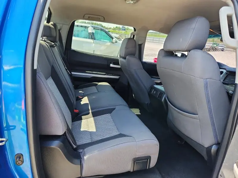 2016 TOYOTA TUNDRA CREWMAX SR5  