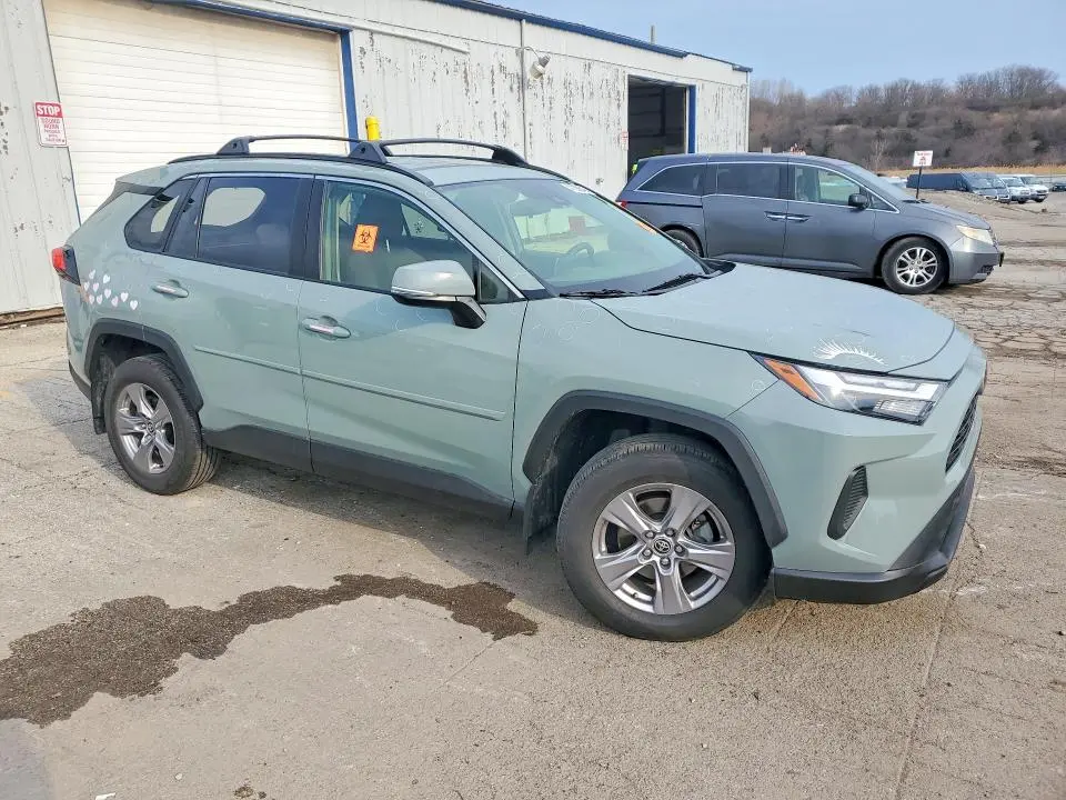 2023 TOYOTA RAV4 XLE  