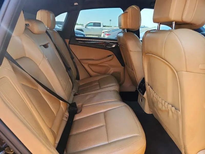 2017 PORSCHE MACAN   