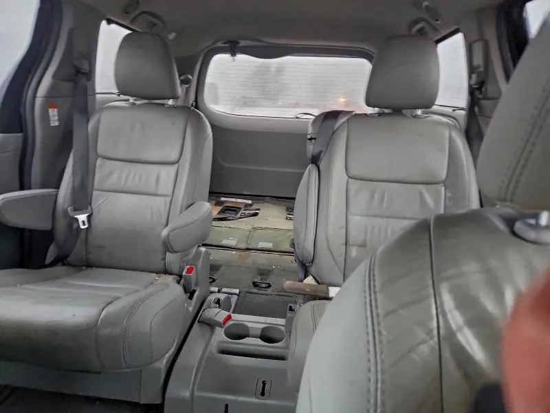 2015 TOYOTA SIENNA XLE  