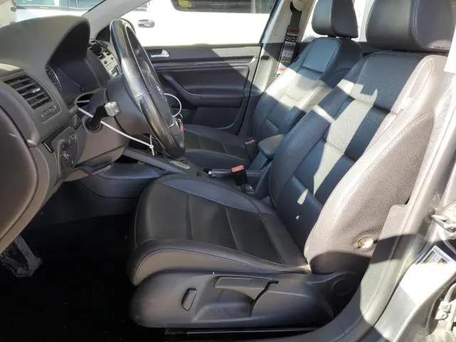 2010 VOLKSWAGEN JETTA SE  