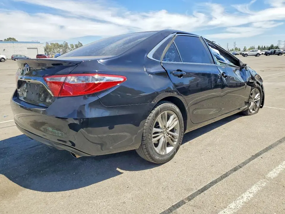 2016 TOYOTA CAMRY SE  