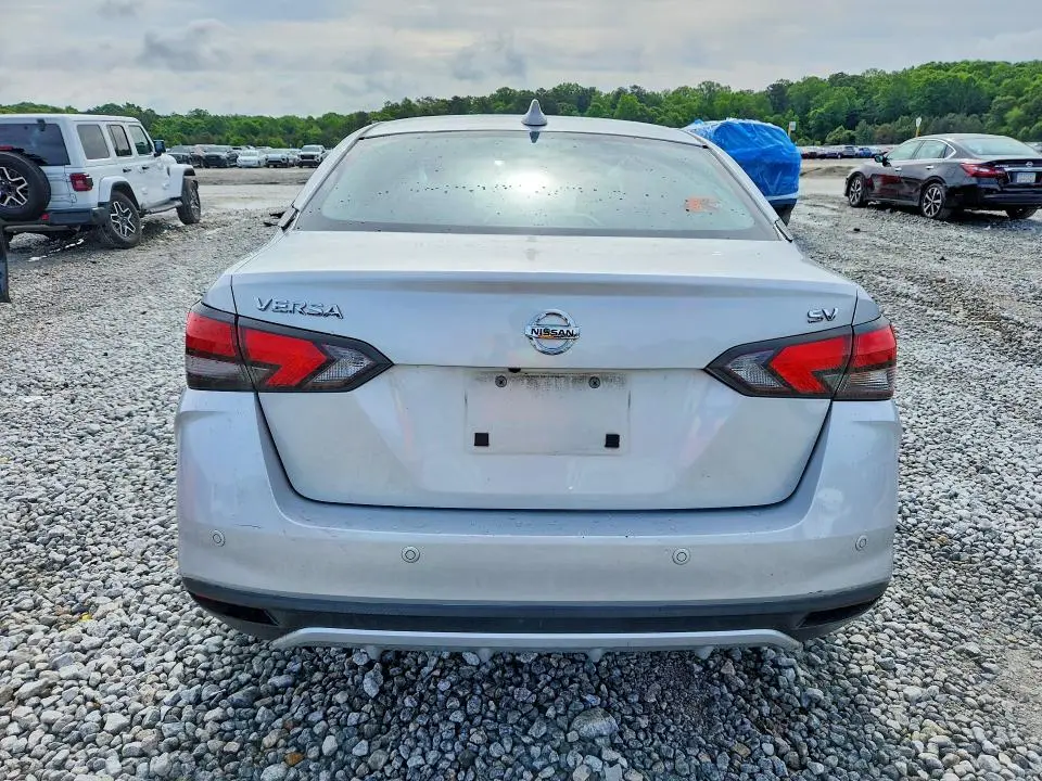 2021 NISSAN VERSA SV  