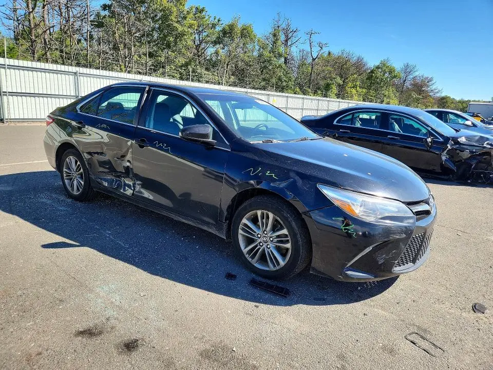 2016 TOYOTA CAMRY SE  
