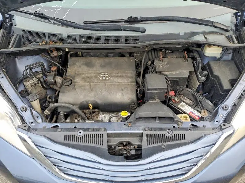 2015 TOYOTA SIENNA LE  