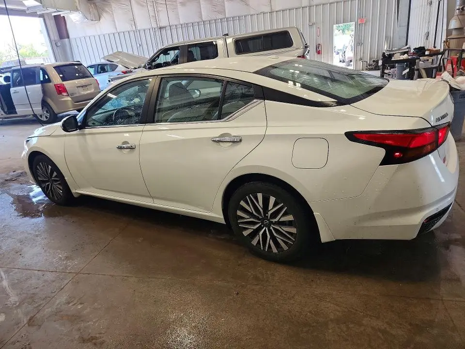 2024 NISSAN ALTIMA SV  