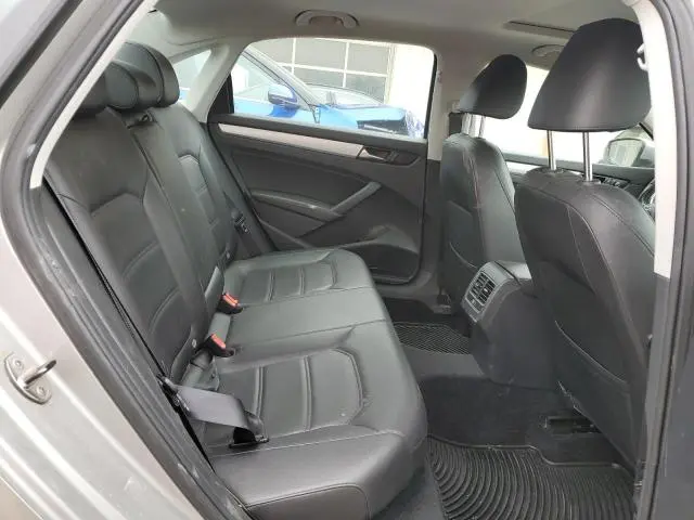 2013 VOLKSWAGEN PASSAT SE  