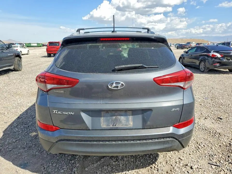2017 HYUNDAI TUCSON SE  