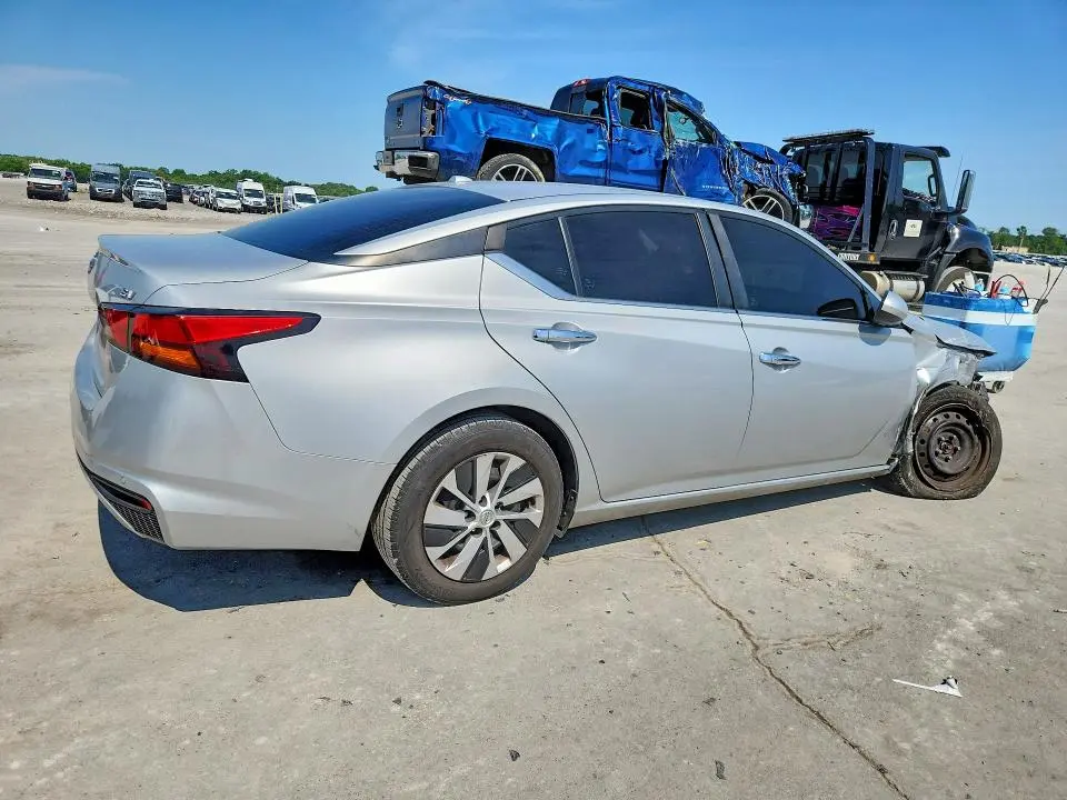 2021 NISSAN ALTIMA SV  