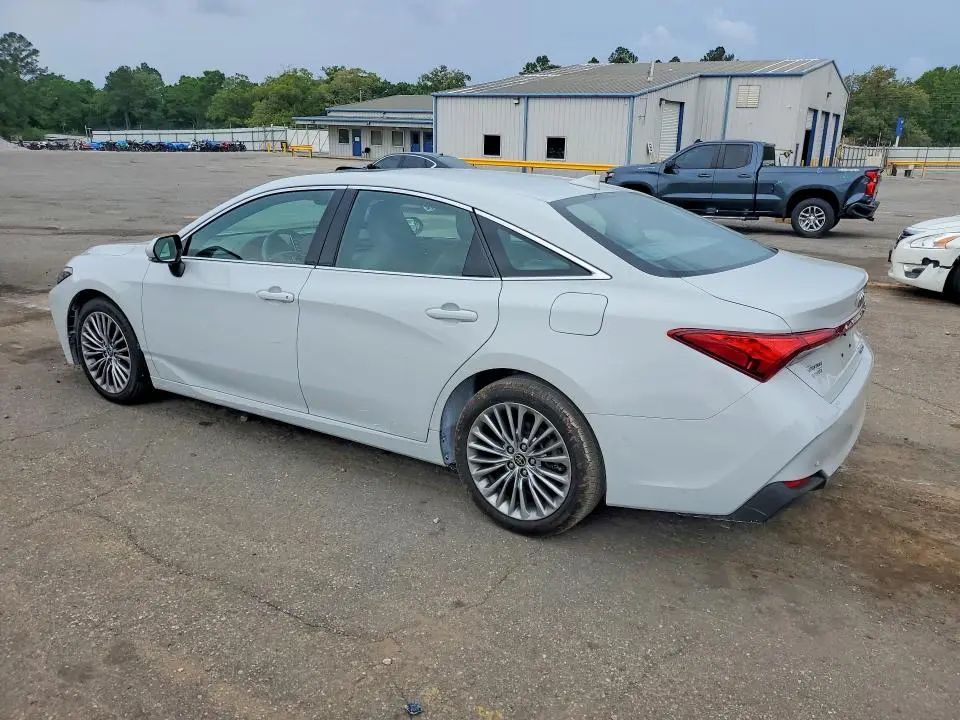 2022 TOYOTA AVALON LIMITED  