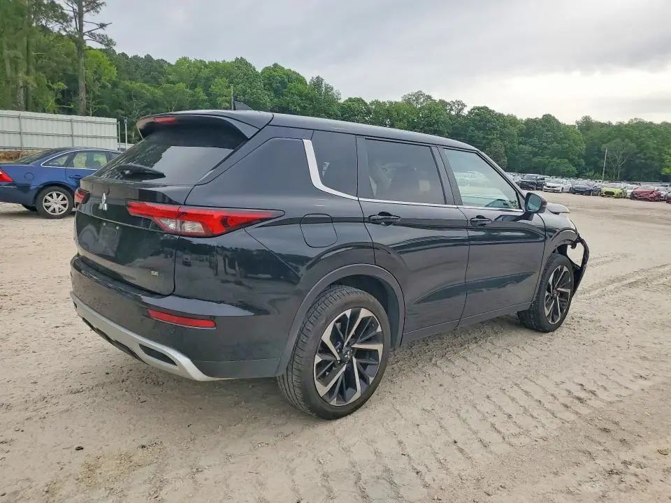 2024 MITSUBISHI OUTLANDER SE  