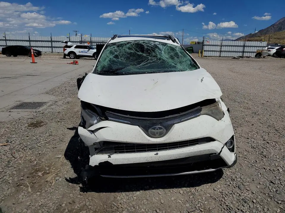 2018 TOYOTA RAV4 XLE  