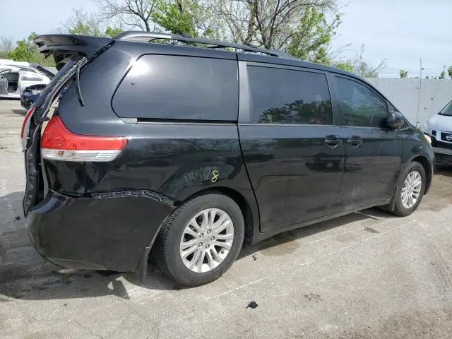 2011 TOYOTA SIENNA XLE  