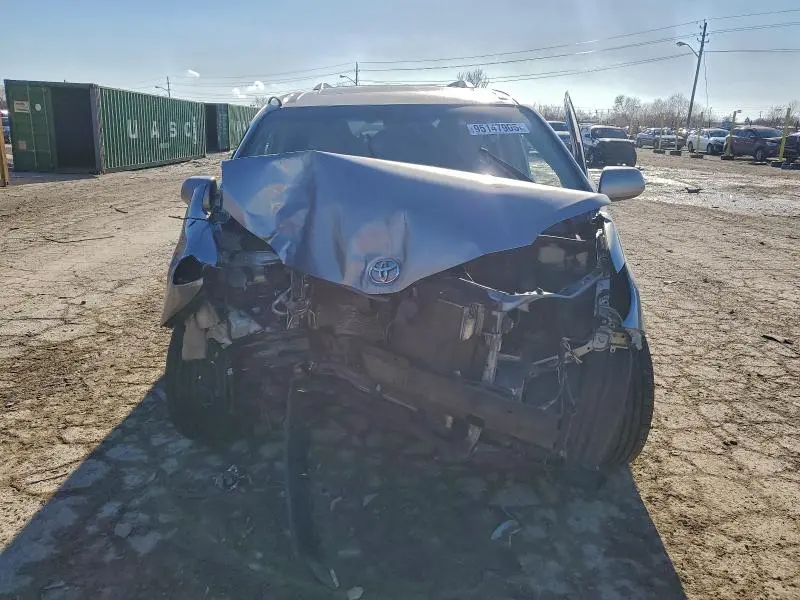 2013 TOYOTA SIENNA XLE  