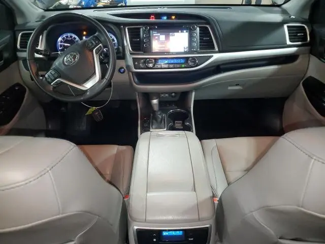 2019 TOYOTA HIGHLANDER SE  