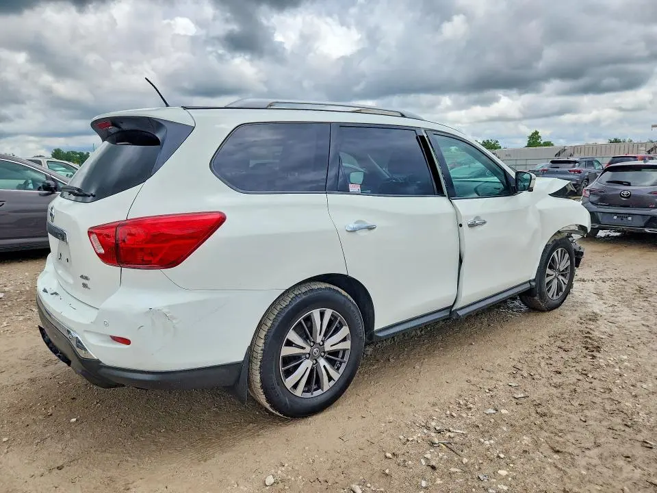2017 NISSAN PATHFINDER SL  