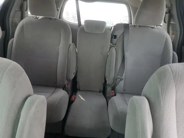 2015 TOYOTA SIENNA LE  