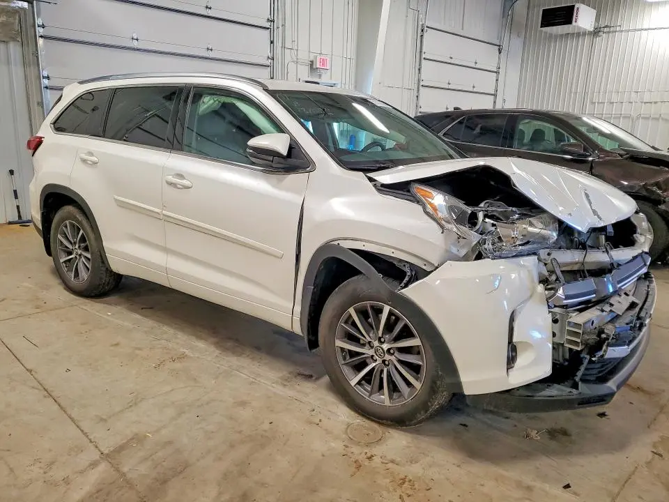 2018 TOYOTA HIGHLANDER XLE  