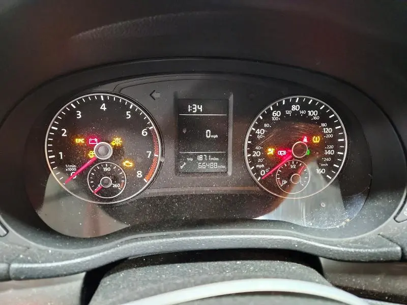 2015 VOLKSWAGEN PASSAT S  