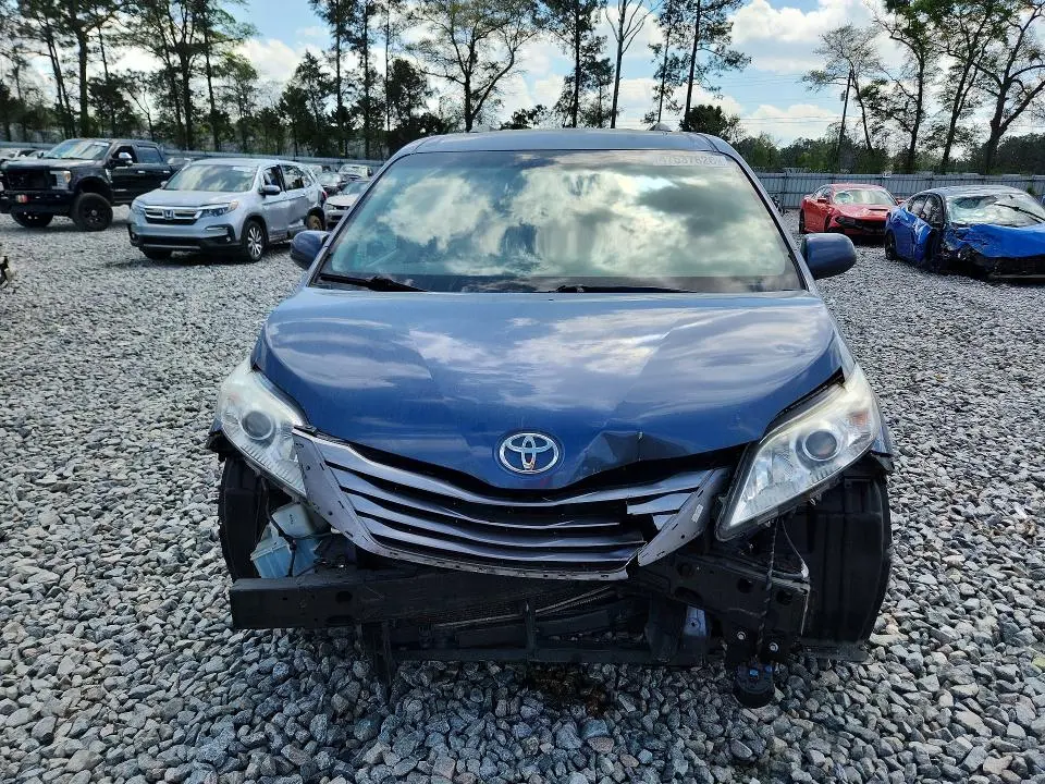 2015 TOYOTA SIENNA XLE 8-PASSENGER  
