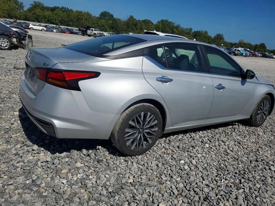 2024 NISSAN ALTIMA SV  