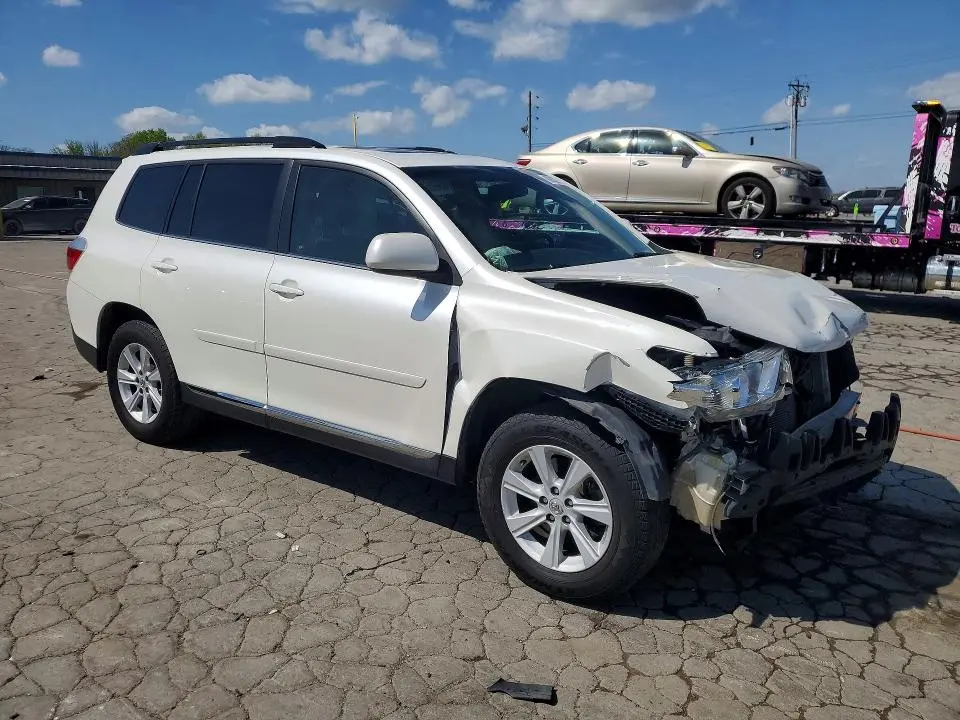 2013 TOYOTA HIGHLANDER SE  